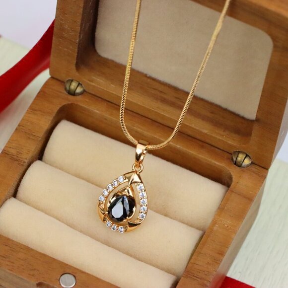 "Teardrop Black Stone Pendant with White Crystals in Gold Plating, XPPT1800 - Picture 9 of 13
